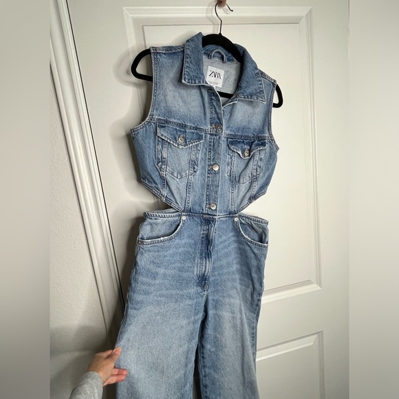 Zara Bloggers Favorite Cut Out
Sleeveless Denim Distressed Jumpsuit Size Medium - Picture 7 of 16